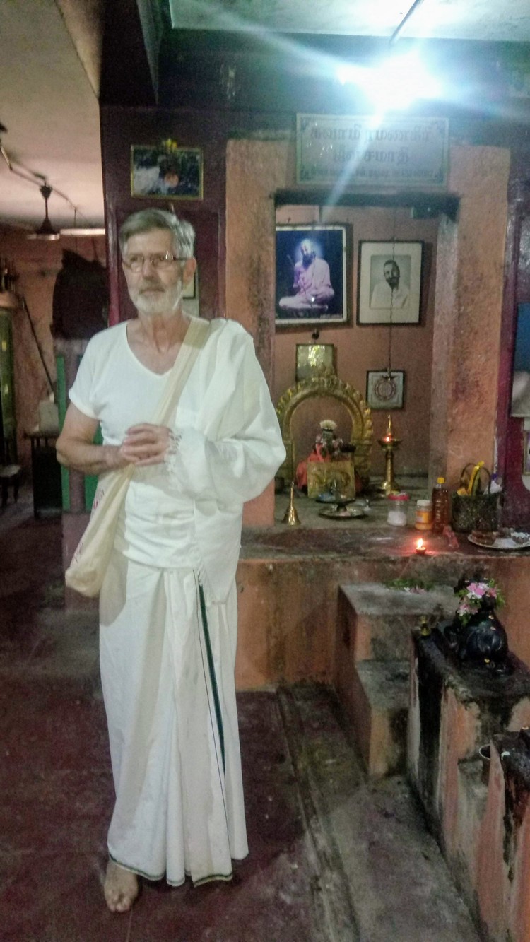 Dennis visiting Sri Ramanagiri's shrine, Mar 2019