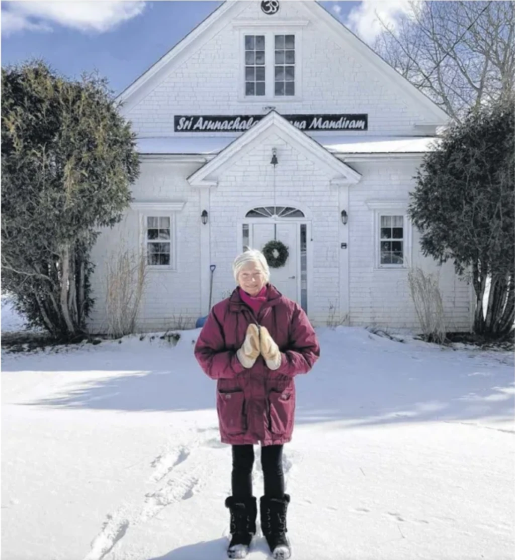 Darlene in front of Ramana Mandiram