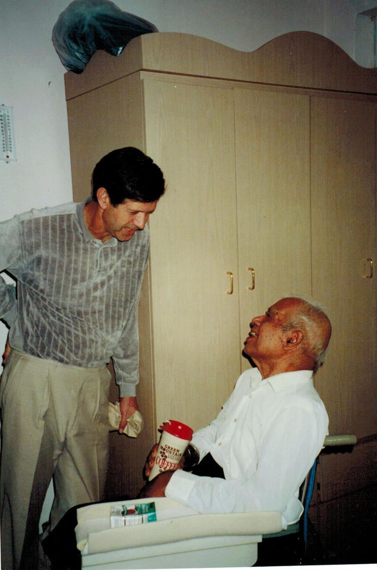 pic of Bhagavat & Dennis taken in 2000, or a year or 2 before?