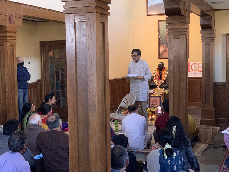 iimg-9248, Dr.Anand addressing devotees, courtesy G.Madhavan