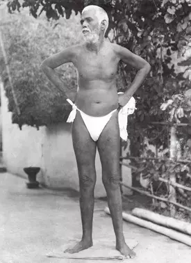 TNK's first photo of Bhagavan<br>(ASR 36) taken in early 1930s<br>while still a medical student