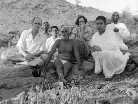 Lakshmanjoo and other devotees with Bhagavan